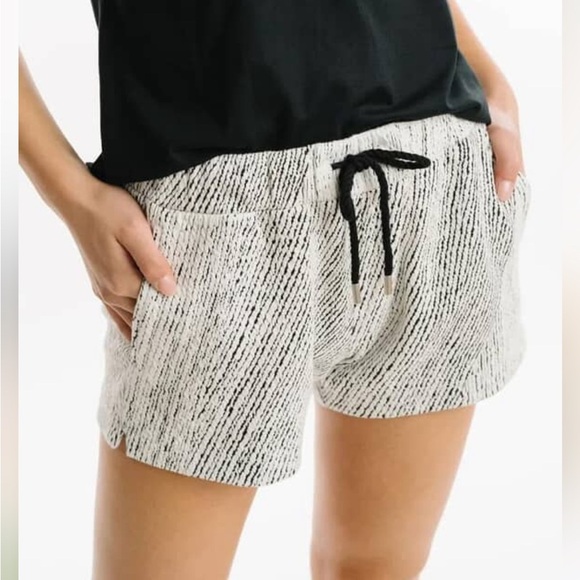 ZYIA women’s white weave texture shorts - Picture 1 of 5